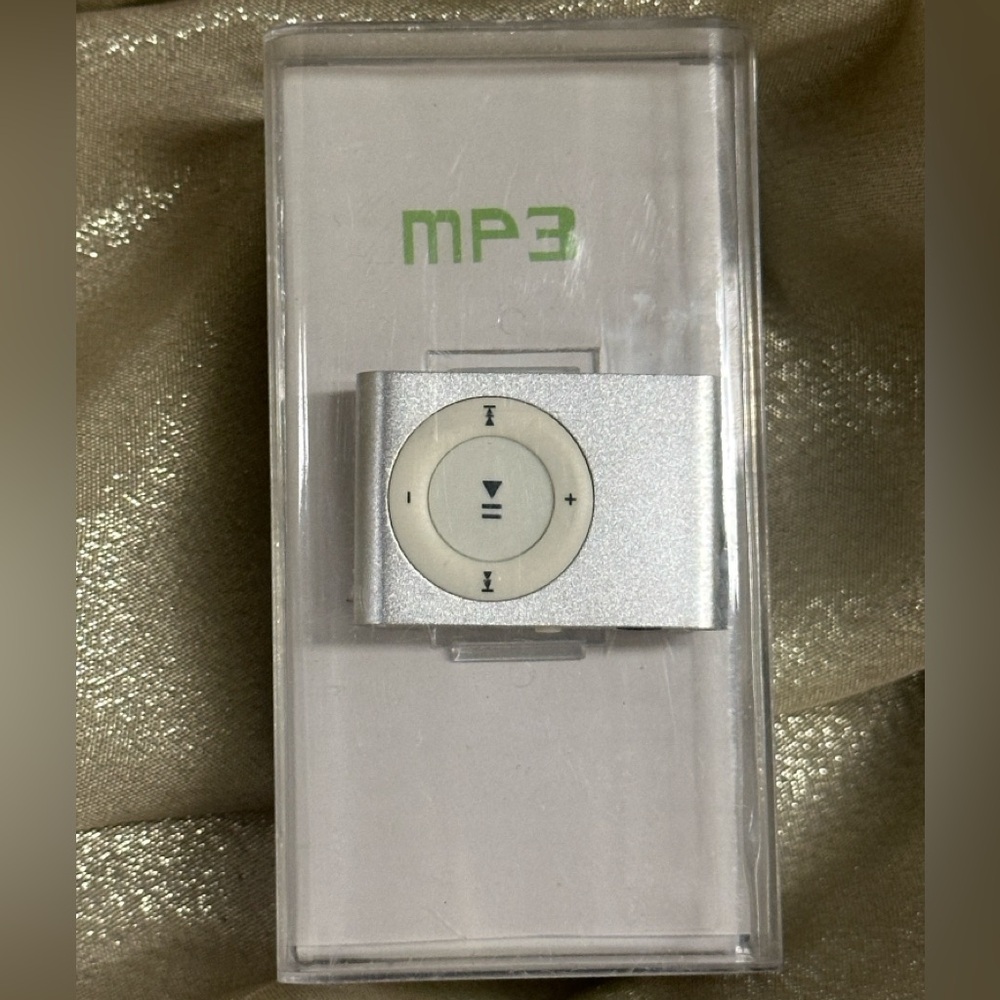 Silver MP3 Player with Circular Control Pad